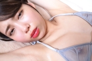 里見千春 濡れ透けな水着からオッキした乳首が登場