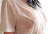 倉沢りずむ 濡れた制服でエッチな乳首がポチります